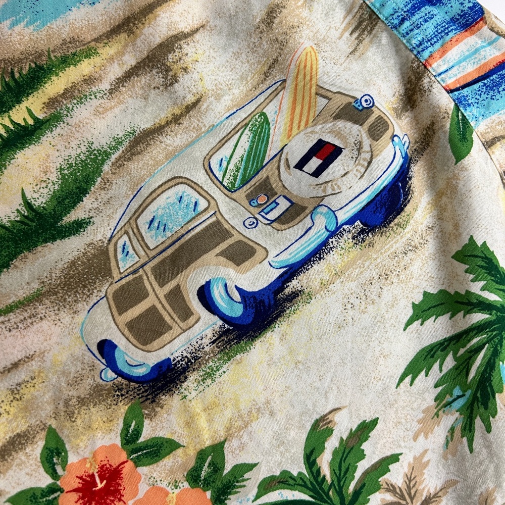 Vintage Tommy Hilfiger Logo
Hawaiian Surfing Floral Board SS
Camp Shirt … - Picture 9 of 10